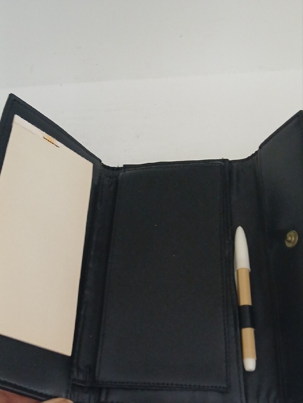 Classic Black Clutch Wallet With Kiss Lock And Memo Pad - Picture 4 of 6